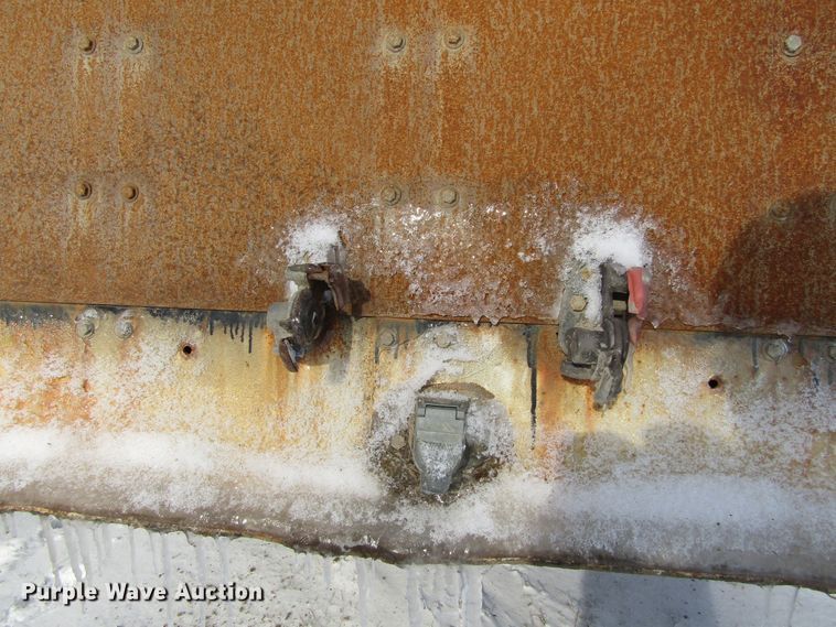 image for item FD9335 1981 Hobbs double hopper bottom grain trailer