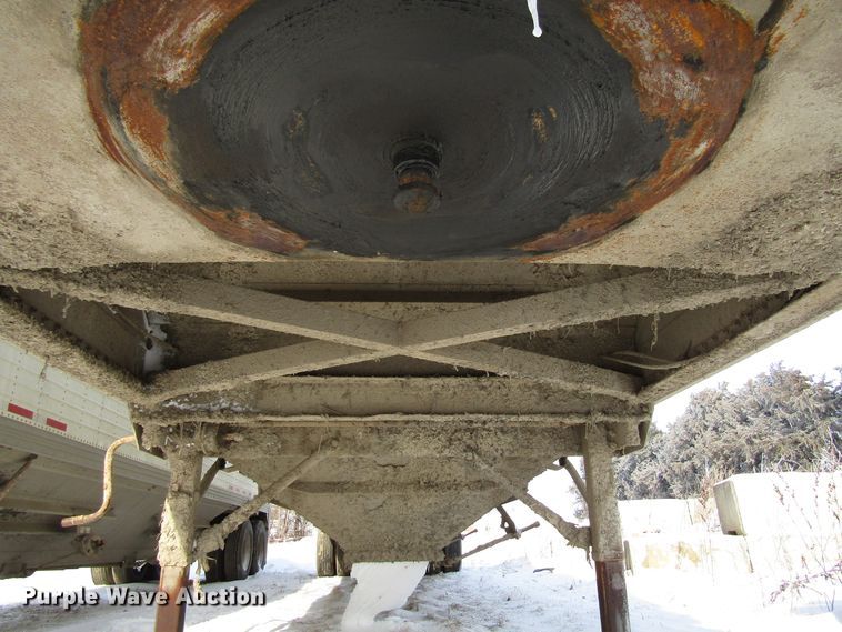 image for item FD9335 1981 Hobbs double hopper bottom grain trailer