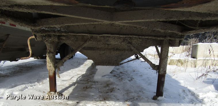 image for item FD9335 1981 Hobbs double hopper bottom grain trailer