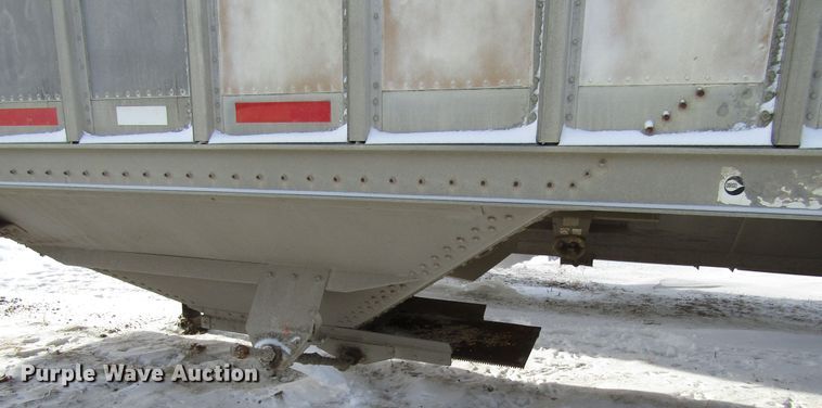 image for item FD9335 1981 Hobbs double hopper bottom grain trailer