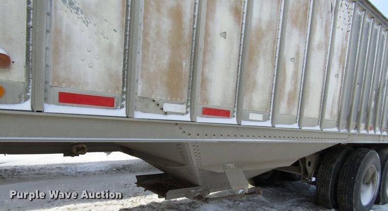 image for item FD9335 1981 Hobbs double hopper bottom grain trailer