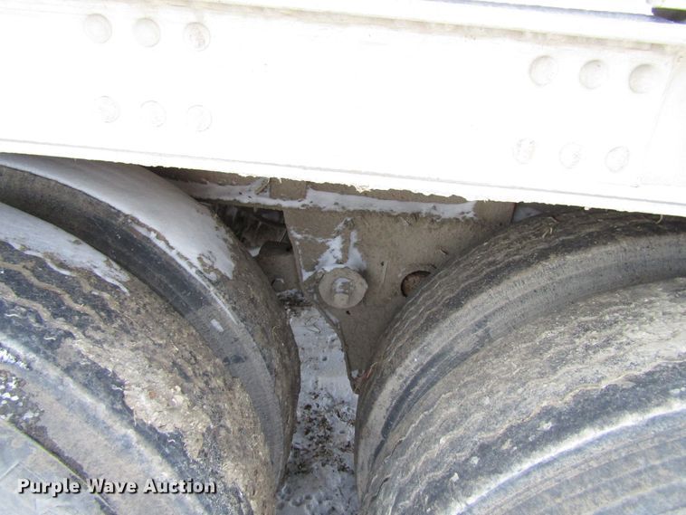 image for item FD9335 1981 Hobbs double hopper bottom grain trailer