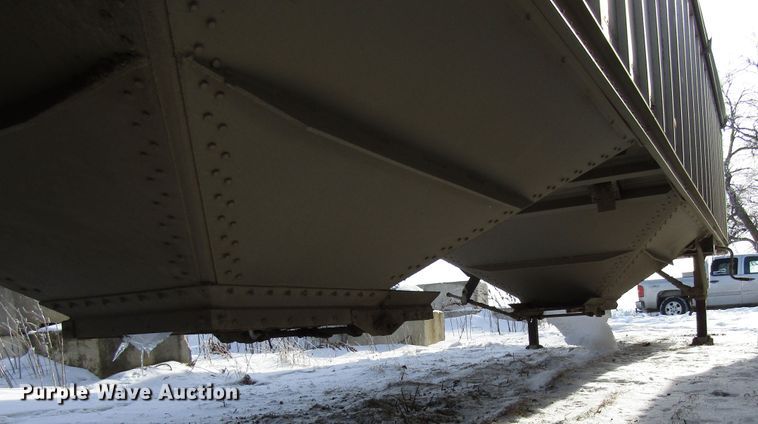 image for item FD9335 1981 Hobbs double hopper bottom grain trailer
