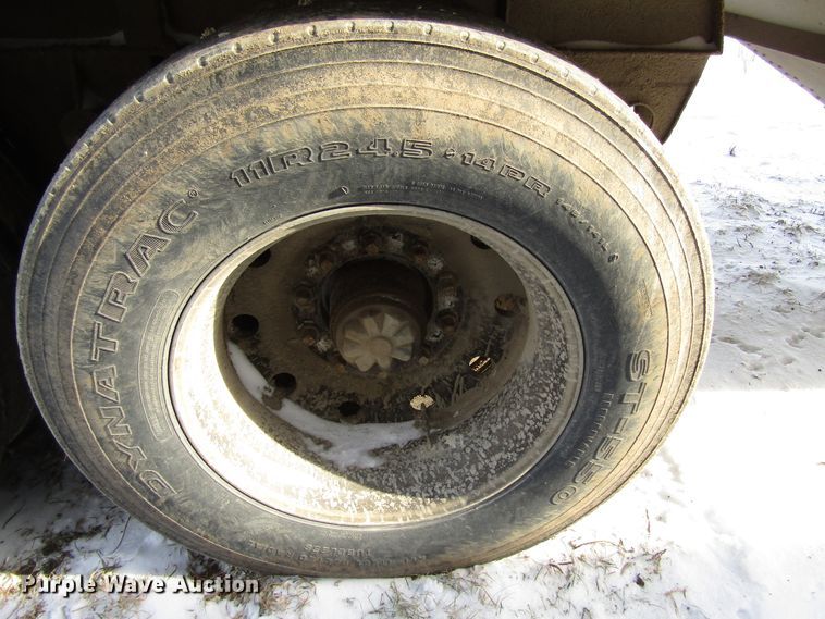 image for item FD9335 1981 Hobbs double hopper bottom grain trailer