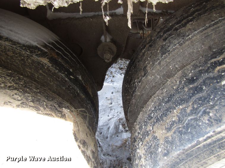 image for item FD9335 1981 Hobbs double hopper bottom grain trailer