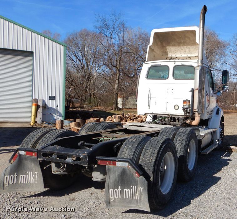 image for item GB9626 2006 Sterling A-Line semi truck