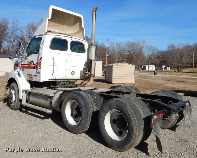 image for item GB9626 2006 Sterling A-Line semi truck