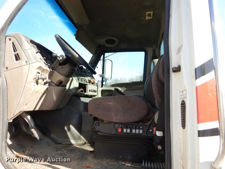 image for item GB9626 2006 Sterling A-Line semi truck