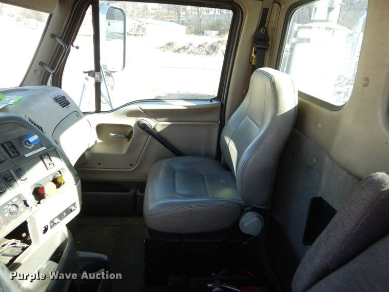 image for item GB9626 2006 Sterling A-Line semi truck