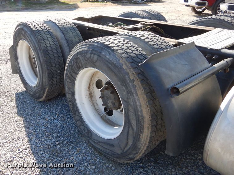 image for item GB9626 2006 Sterling A-Line semi truck