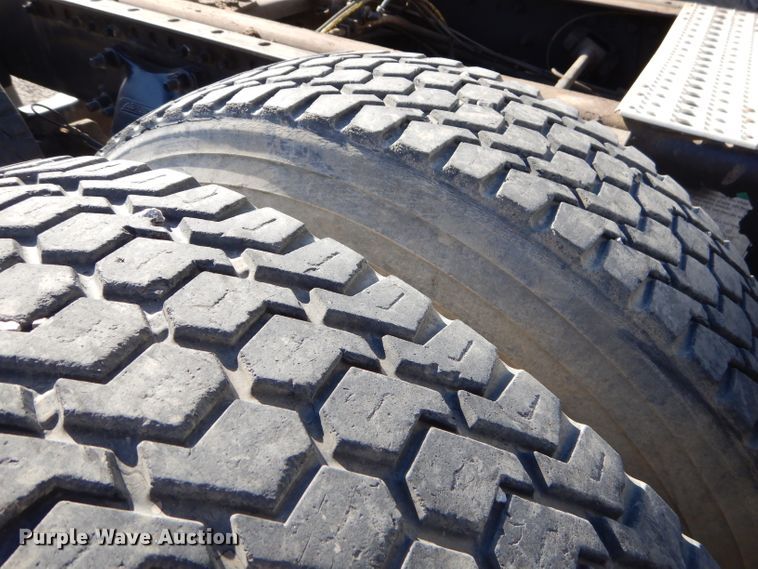 image for item GB9626 2006 Sterling A-Line semi truck