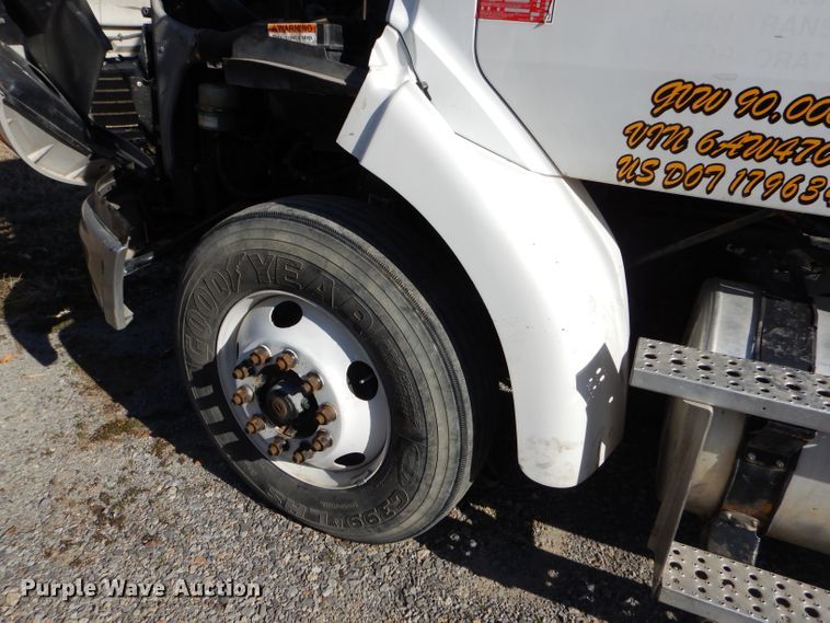 image for item GB9626 2006 Sterling A-Line semi truck