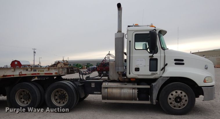 image for item GC9125 2005 Mack CXN613 semi truck