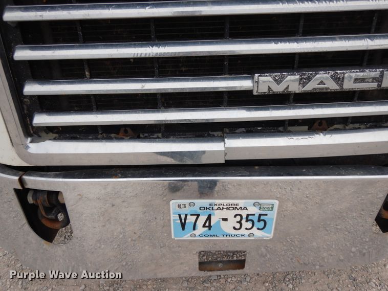 image for item GC9125 2005 Mack CXN613 semi truck