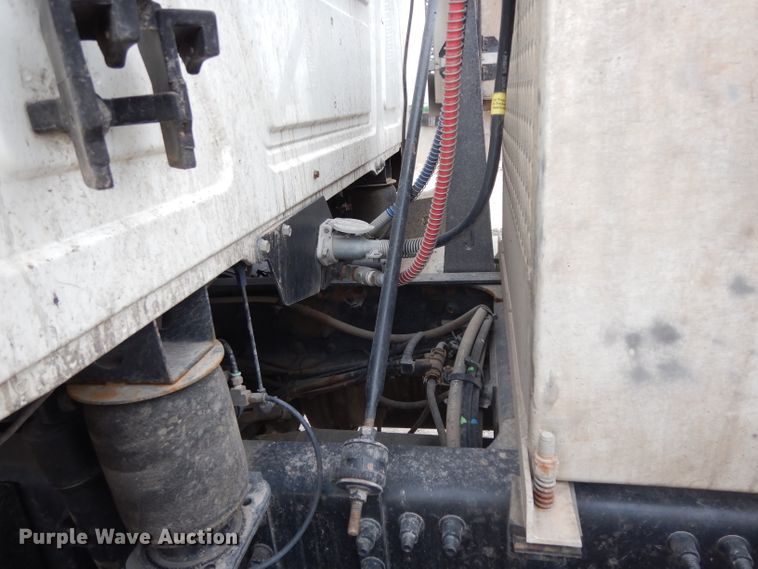 image for item GC9125 2005 Mack CXN613 semi truck