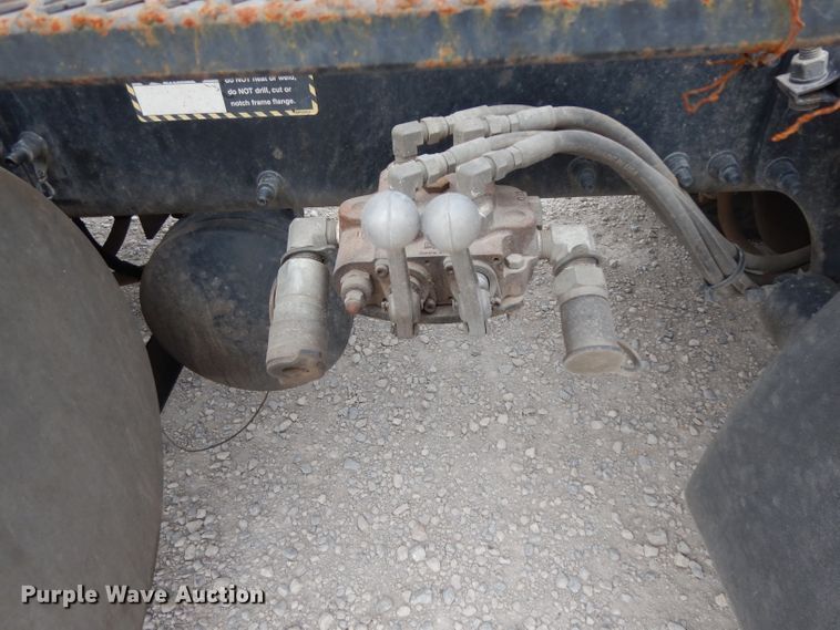 image for item GC9125 2005 Mack CXN613 semi truck