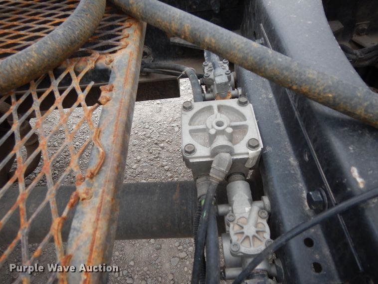 image for item GC9125 2005 Mack CXN613 semi truck