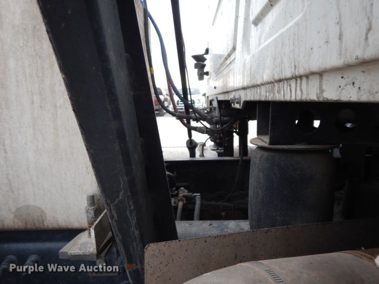 image for item GC9125 2005 Mack CXN613 semi truck