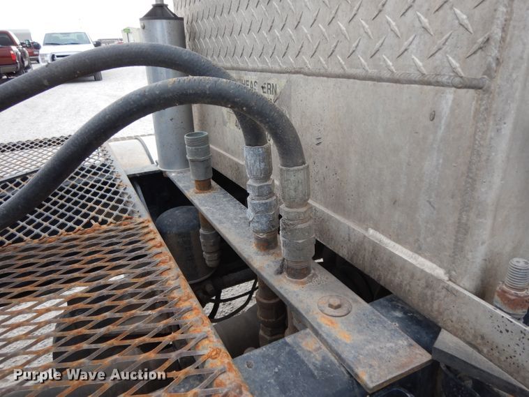 image for item GC9125 2005 Mack CXN613 semi truck