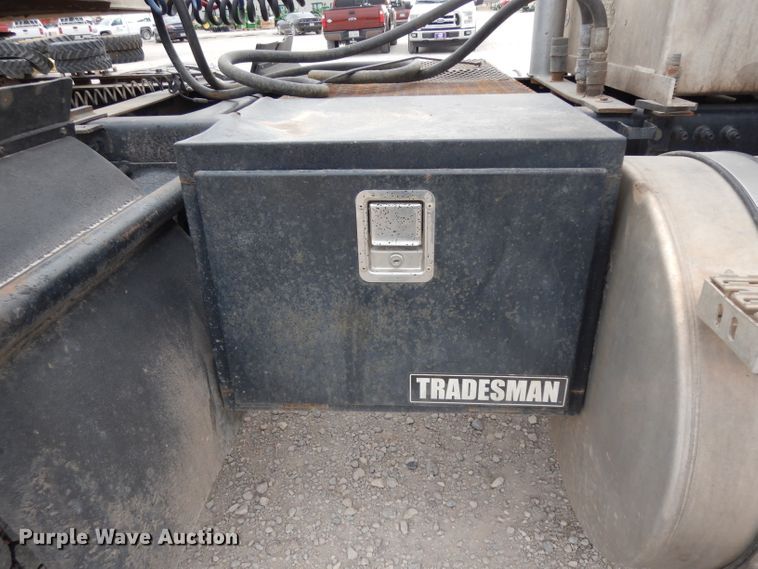 image for item GC9125 2005 Mack CXN613 semi truck