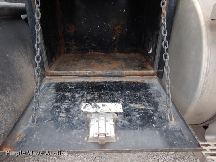 image for item GC9125 2005 Mack CXN613 semi truck