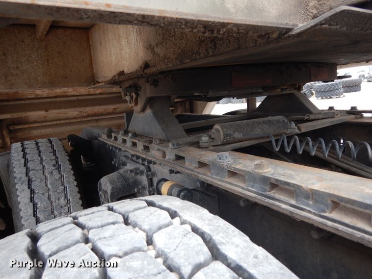 image for item GC9125 2005 Mack CXN613 semi truck