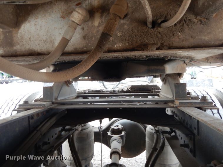 image for item GC9125 2005 Mack CXN613 semi truck