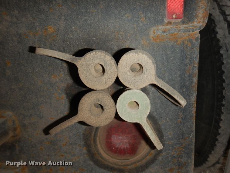 image for item GC9125 2005 Mack CXN613 semi truck