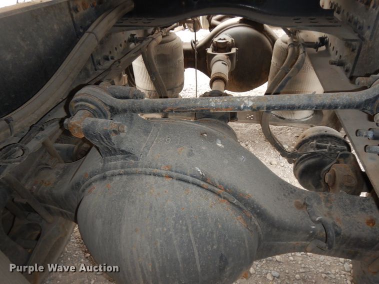 image for item GC9125 2005 Mack CXN613 semi truck