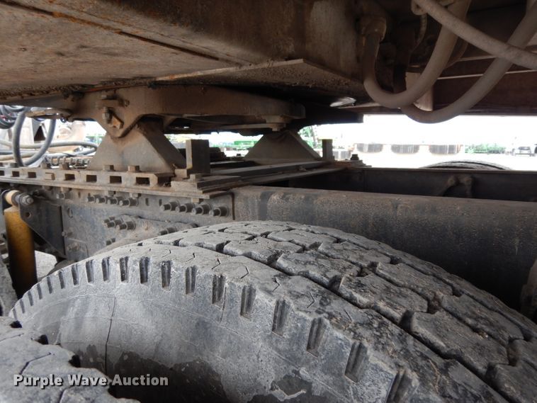 image for item GC9125 2005 Mack CXN613 semi truck