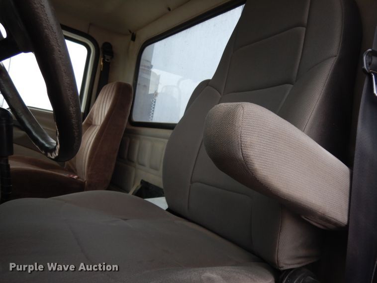 image for item GC9125 2005 Mack CXN613 semi truck