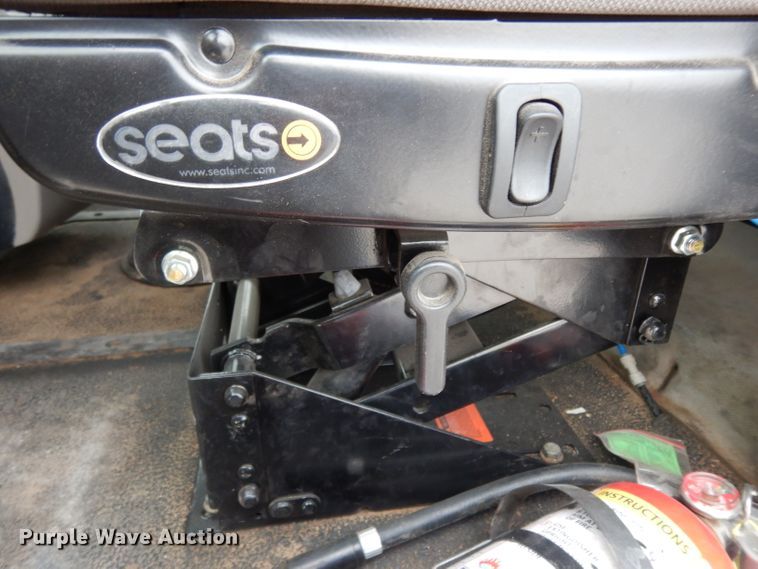 image for item GC9125 2005 Mack CXN613 semi truck