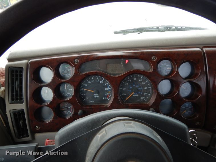 image for item GC9125 2005 Mack CXN613 semi truck