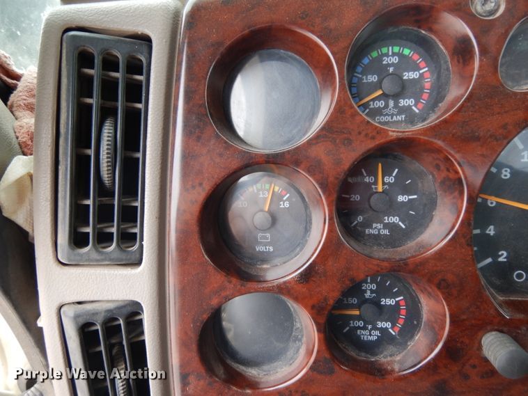 image for item GC9125 2005 Mack CXN613 semi truck