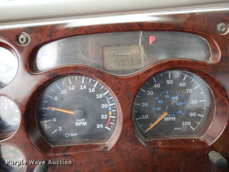 image for item GC9125 2005 Mack CXN613 semi truck