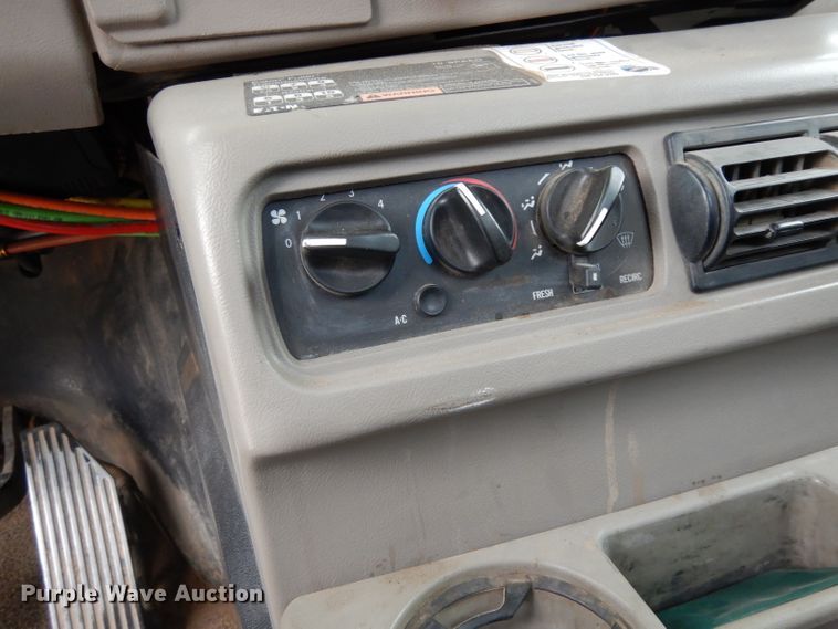 image for item GC9125 2005 Mack CXN613 semi truck