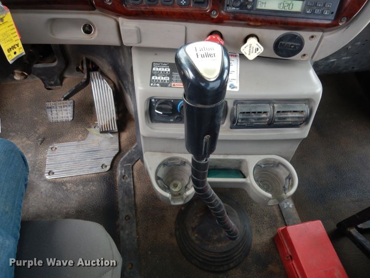 image for item GC9125 2005 Mack CXN613 semi truck