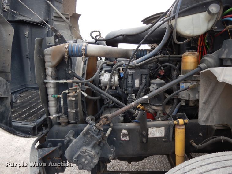 image for item GC9125 2005 Mack CXN613 semi truck