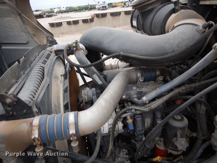 image for item GC9125 2005 Mack CXN613 semi truck