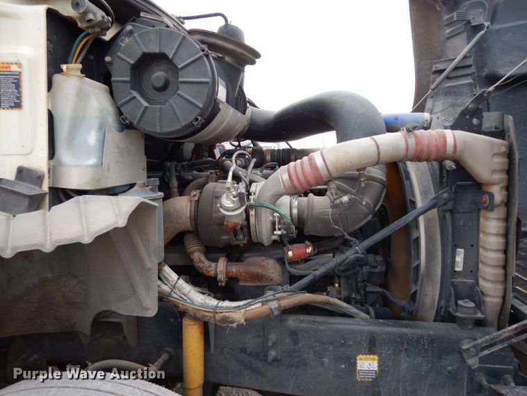 image for item GC9125 2005 Mack CXN613 semi truck