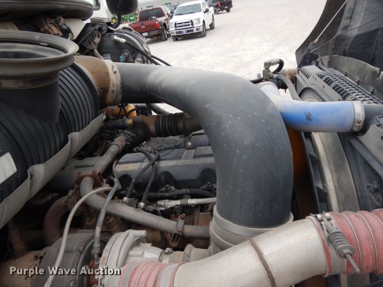 image for item GC9125 2005 Mack CXN613 semi truck