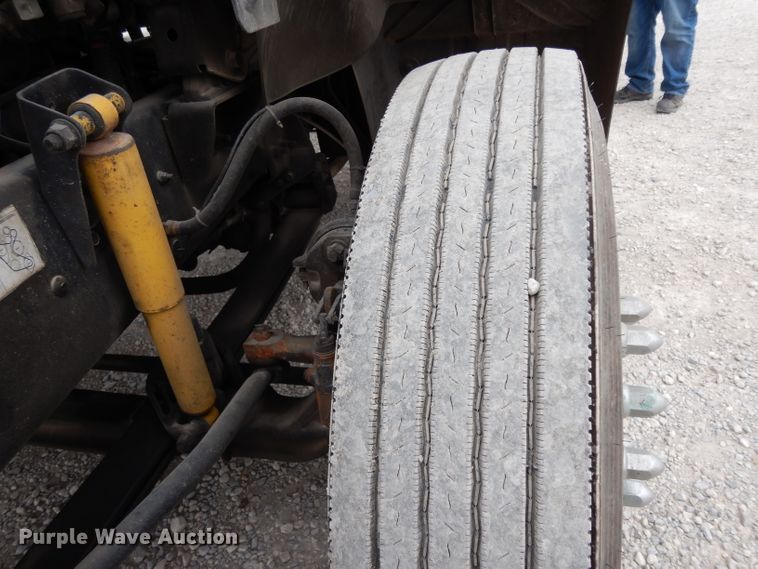 image for item GC9125 2005 Mack CXN613 semi truck