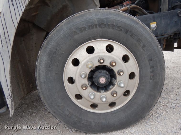 image for item GC9125 2005 Mack CXN613 semi truck