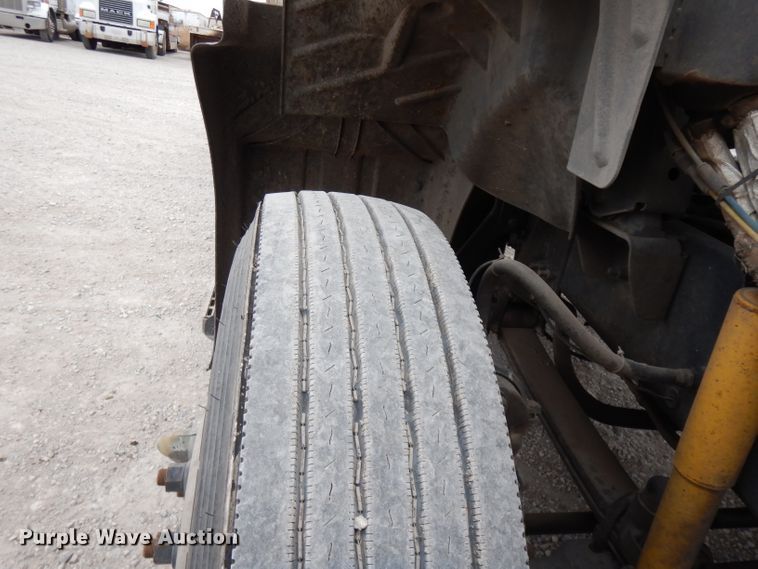 image for item GC9125 2005 Mack CXN613 semi truck