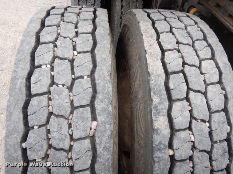 image for item GC9125 2005 Mack CXN613 semi truck