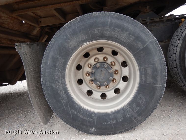 image for item GC9125 2005 Mack CXN613 semi truck