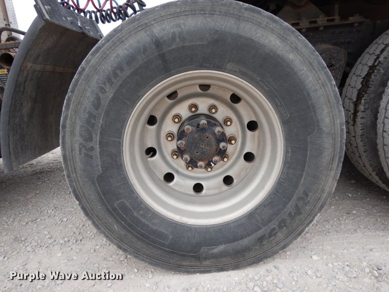 image for item GC9125 2005 Mack CXN613 semi truck