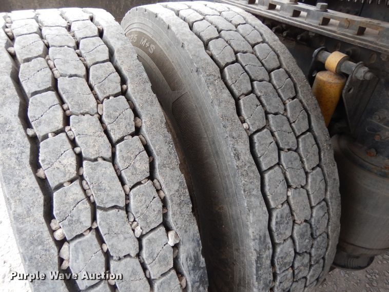 image for item GC9125 2005 Mack CXN613 semi truck