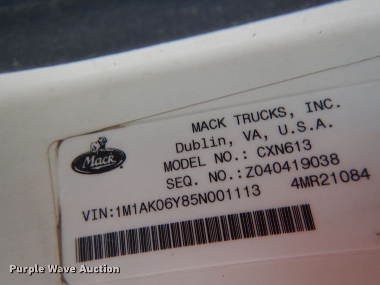 image for item GC9125 2005 Mack CXN613 semi truck