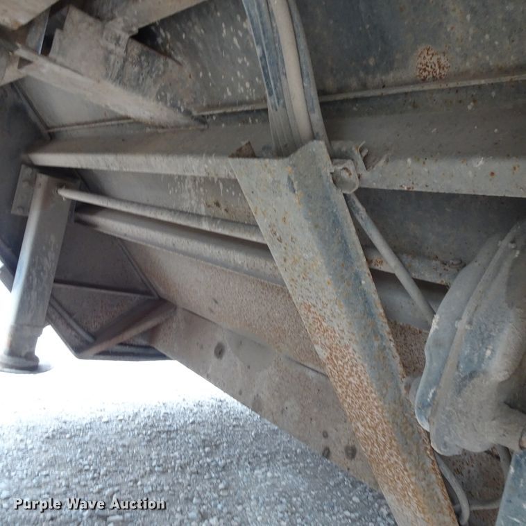 image for item GC9129 2005 Palomino drop deck equipment trailer